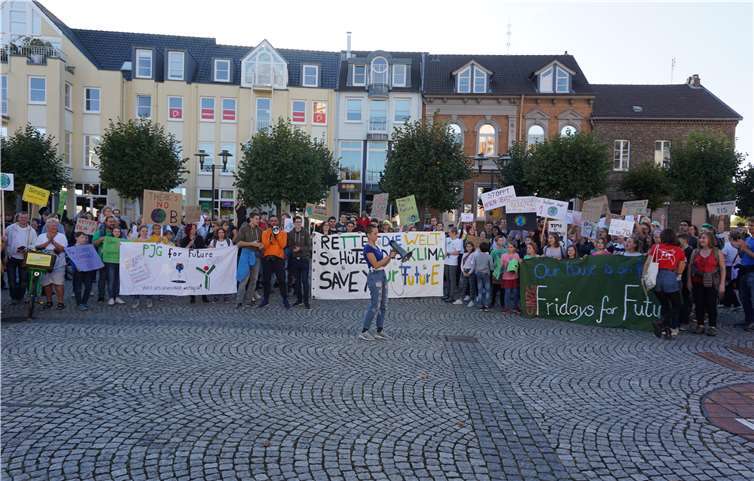 Der Abschluss fand auf dem Sinziger Kirchplatz statt.
