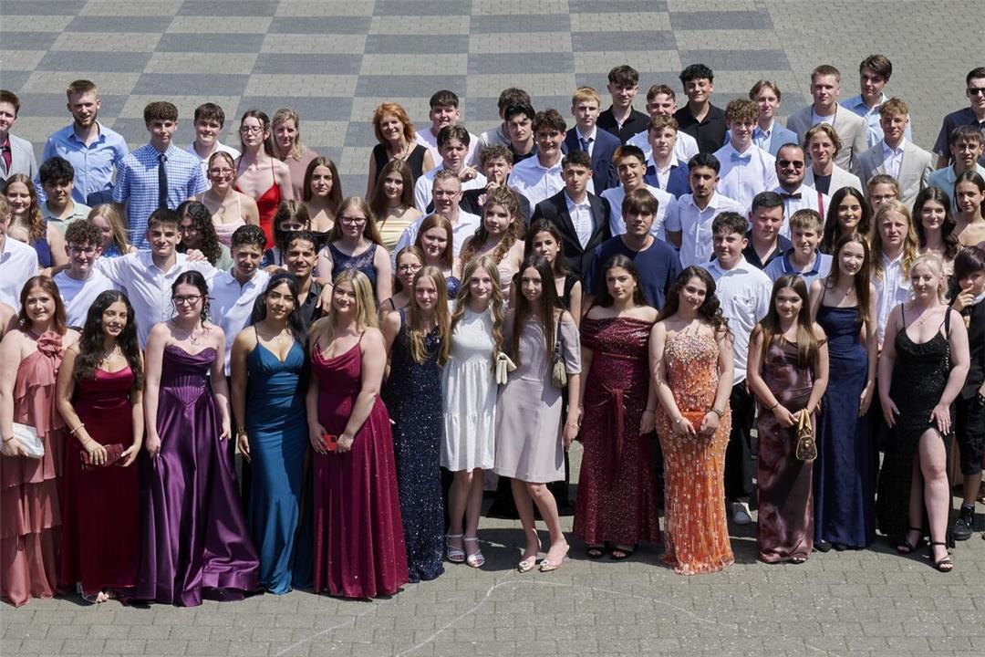 Abschlussfeier an der Boeselager-Realschule Ahrweiler mit Ausblick auf ...