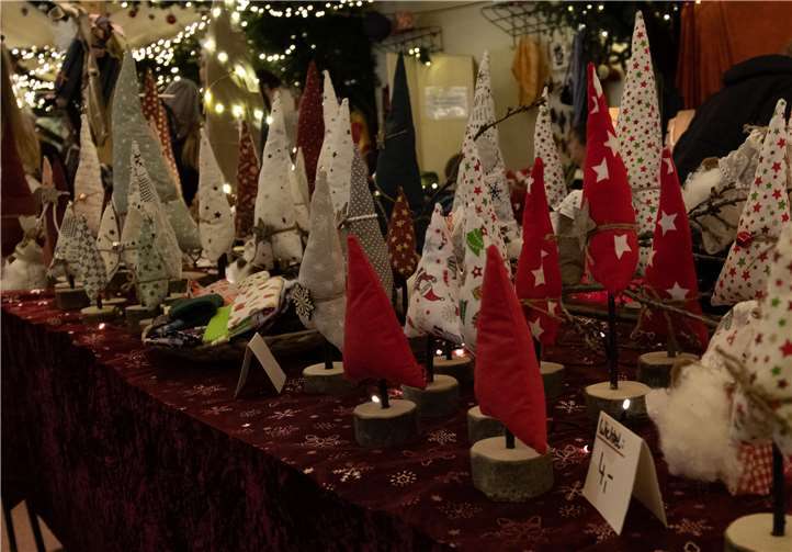 Der Adventsmarkt glänzte mit tollen Ideen.