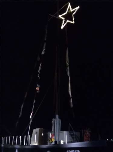 Der Adventsstern leuchtet schon von weitem.