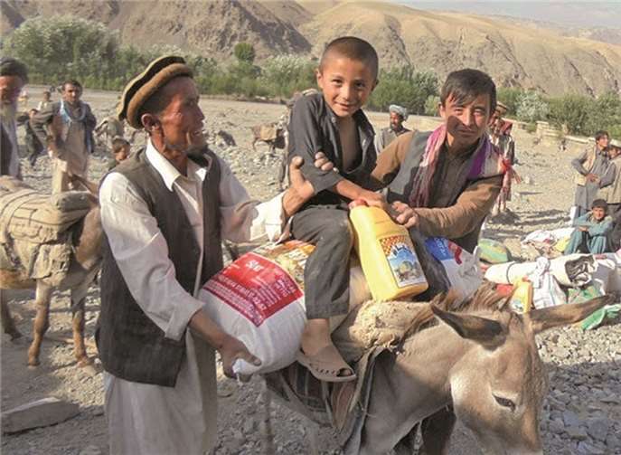 Der Afghanische Frauenverein hilft den Menschen in den vom Erdrutsch betroffenen Dörfern. privat