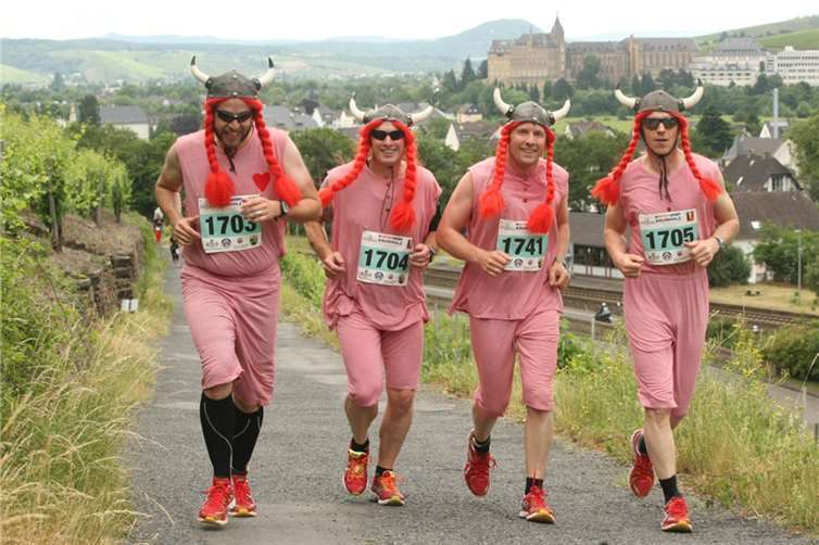 Der Ahrathon ist auch wegen seiner Kostümläufe ein besonderes Erlebnis im Ahrtal.  Foto: eventfotografie24