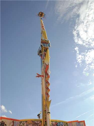 Der „Air Crash“ ist 2014 auch wieder auf dem Mayener Lukasmarkt vertreten.  Michael Schüller