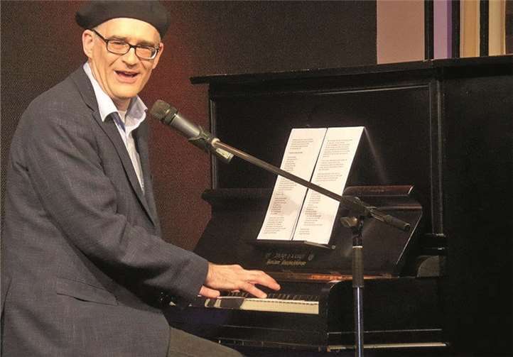 Der Allround zog die Zuhörer mit vielfältigen musikalischen Beiträgen in seinen Bann.privat