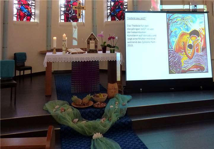 Der Altar war landestypisch für Vanuatu geschmückt. Foto: privat