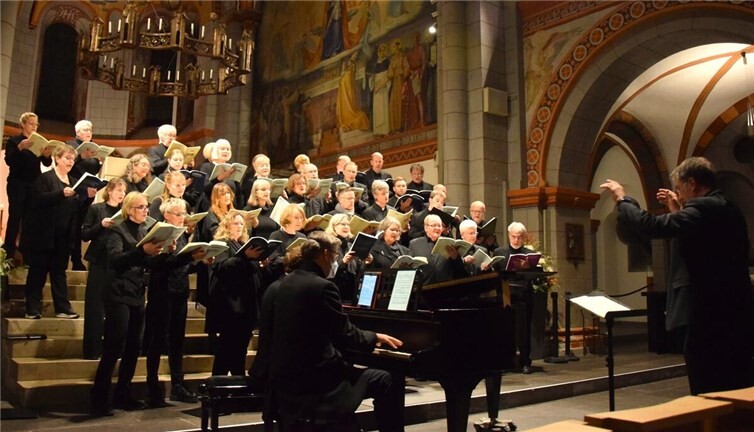 Der Andernacher Kammerchor „Cantunnacum“ beeindruckte mit Brahms‘ Requiem. Foto: Karl Peter Schmelzeisen