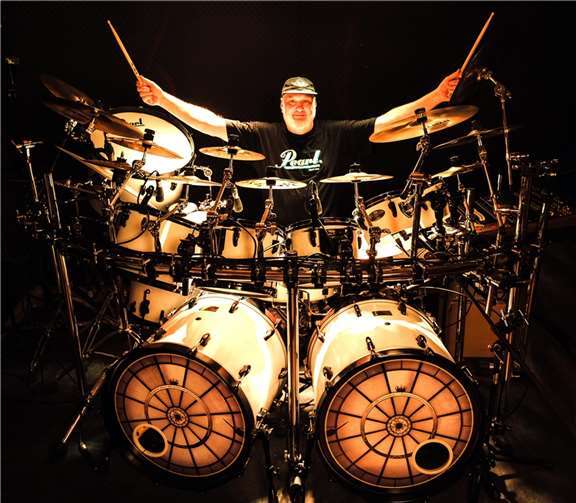 Der Andernacher Schlagzeuger Hans Jörg Schmitz in seinem Element. Copyright: Hans Jörg Schmitz