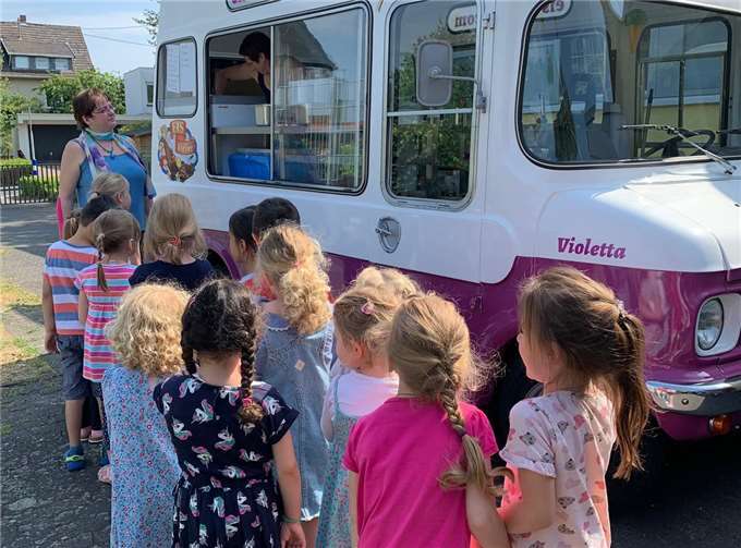 Der Andrang war groß als Violetta vor der Kita halt machte. Foto: privat