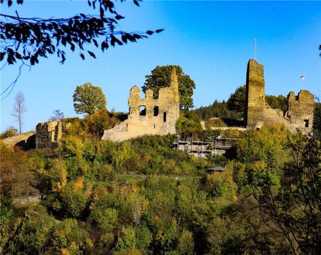 Der Anstieg zur Burgruine ist zwar steil aber lohnenswert. Foto: Rainer Lemmer