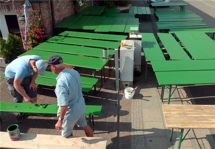 Der Anstrich in einer wetterfesten Farbe sorgt für ein freundliches und einheitliches Erscheinungsbild.Privat