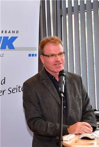 Der Apotheker Thomas Christmann bei seinem Vortrag.