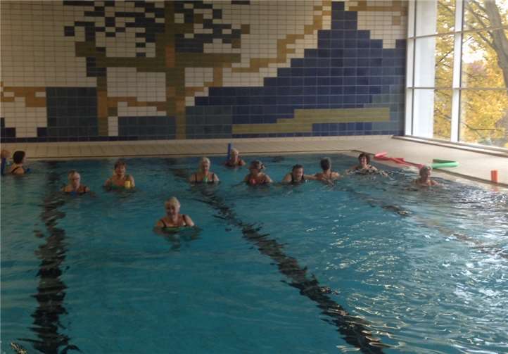 Der Aqua-Fitness Kurs macht fit und auch Spaß.  Privat