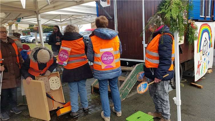 Der Arbeitskreis „Gegen Gewalt an Frauen und Mädchen“ auf dem Polcher Katharinenmarkt.  Foto: privat