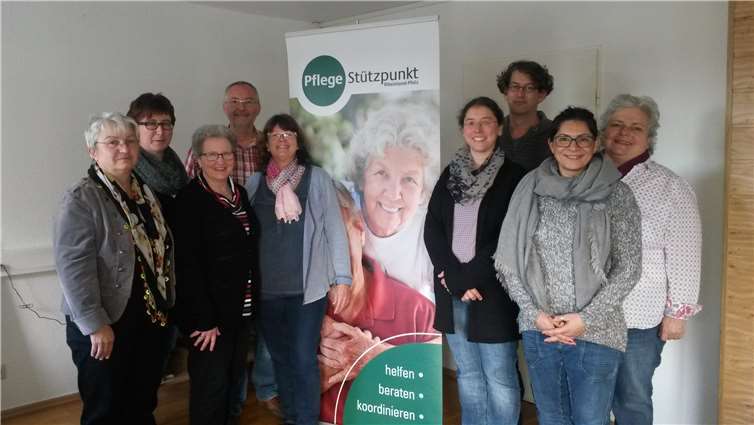 Der Arbeitskreis der Pflegestützpunkte aus Stadt und Landkreis Neuwied befasst sich bei der letzten Sitzung mit dem Thema Gewalt und Hilfeangeboten für Betroffene. V.l.n.r.: Doris Eyl-Müller, Bettina Höcker, Gerhild Schranz, Achim Krokowski, Ursula Müller, Sandra Mette, Jens Arbeiter, Ilhana Rascic-Durdzic, Doris Flick. Pressestelle der Kreisverwaltung Neuwied