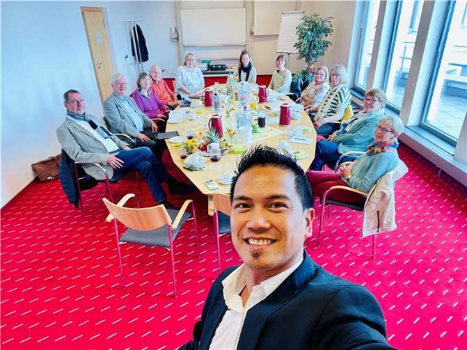 Der Arbeitskreis konnte Dirk Schäfer, Vorsitzender des Beirats für Migration und Integration, als Gast begrüßen.  Foto: privat