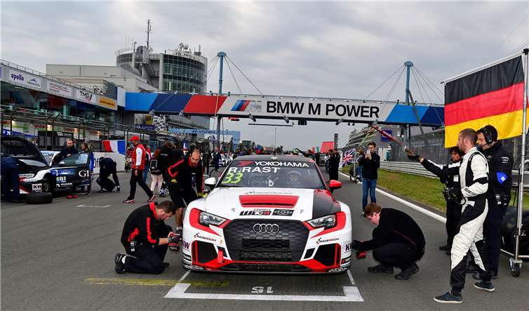 Der Audi RS3-LMS von DTM-Champion René Rast in der Startaufstellung zum ersten Lauf.