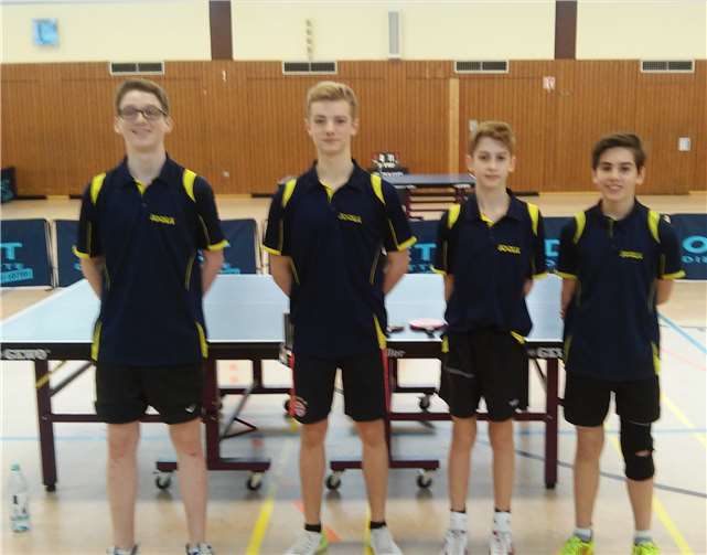 Der Aufstieg in die 1. Rheinlandliga ist perfekt. Die Aufstiegs-Helden (v.li.): Maximilian Alfter, Maximilian Kegel, Louis Mesenholl, Till Krautscheid. Privat