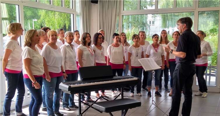 Der Auftritt der Chorifeen sorgte für reichlichen Applaus.St. Martins-Nachbarschaft