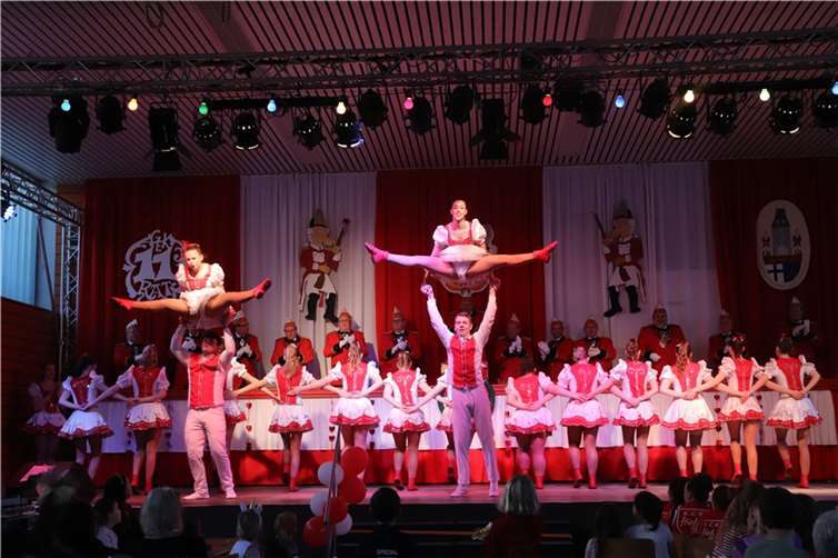 Der Auftritt der Prinzengarde Erpel war einer der Höhepunkte des Nachmittags.  Fotos: Daniela Simon