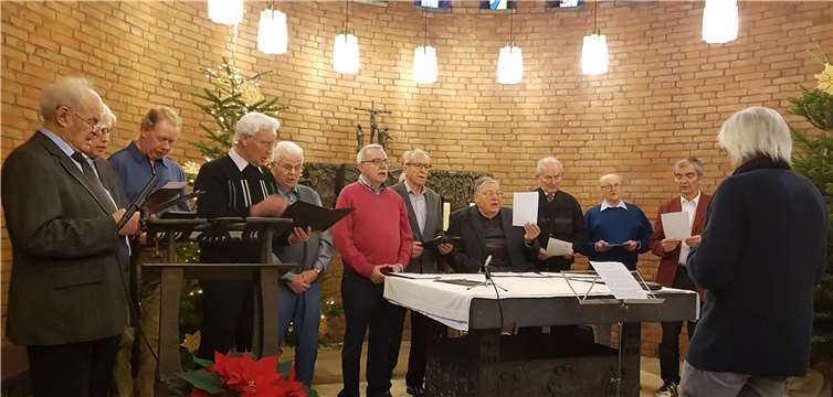 Der Auftritt des Männerchors in der Krankenhauskapelle von Maria Stern wurde per Video in die Krankenzimmer übertragen, um alle Patienten mit Musik zu erfreuen. Foto: privat