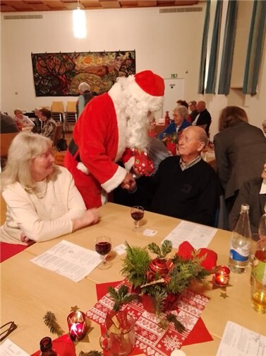 Der Auftritt von Amtmann Michael Rix als Weihnachtsmann war der Höhepunkt des Nachmittags. Foto: privat