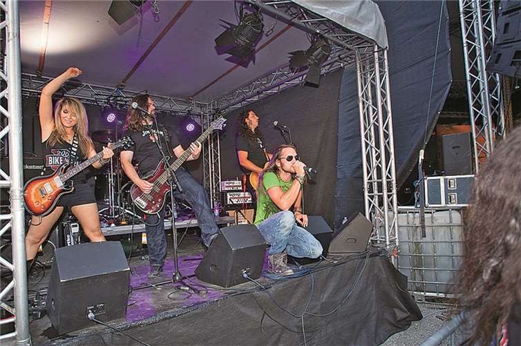 Der Auftritt von „Voodoo Vegas“ aus England kam in Rengsdorf hervorragend an.