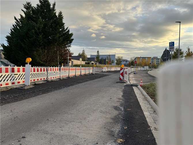 Der Ausbau der Pastor-Klein-Straße am neuen Moselbad geht voran. Im Zuge der Arbeiten wird der nächste Bauabschnitt ab November 2024 beginnen. Foto: Stadt Koblenz/ Mandy Steffens