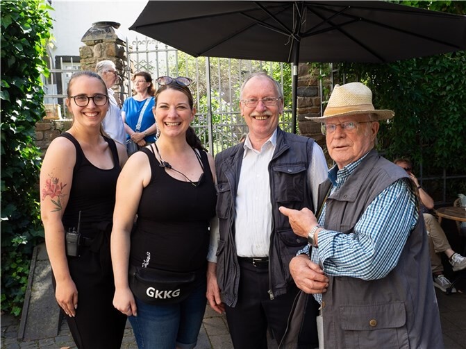 Der Ausklang des „Königsbacher Altstadtfestes“ im Brunnenhof war ein voller Erfolg. Foto: Hermann Schäfer