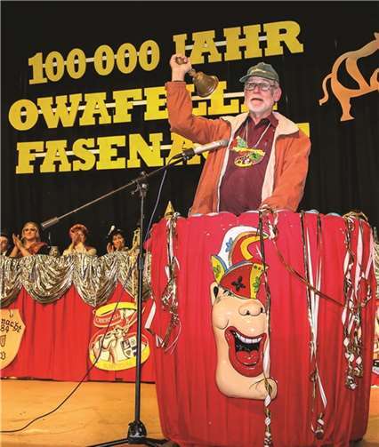 Der „Ausscheller“ Klaus Endris ist überzeugt, dass der Bleidenberger homo erectus der erste Karnevalist der Mosel war.