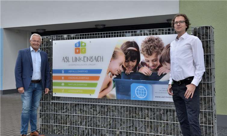 Der Außerschulische Lernort des Landkreises Neuwied auf der Abfallentsorgungsanlage Linkenbach (ASL) hat einen neuen Leiter. Landrat Achim Hallerbach und Michael Treppesch umrissen bei einem ersten Treffen ihre gemeinsamen Ziele des ASL. Dabei skizzierte Treppesch die geplanten Schwerpunkte seiner Arbeit.Foto: Kreisverwaltung