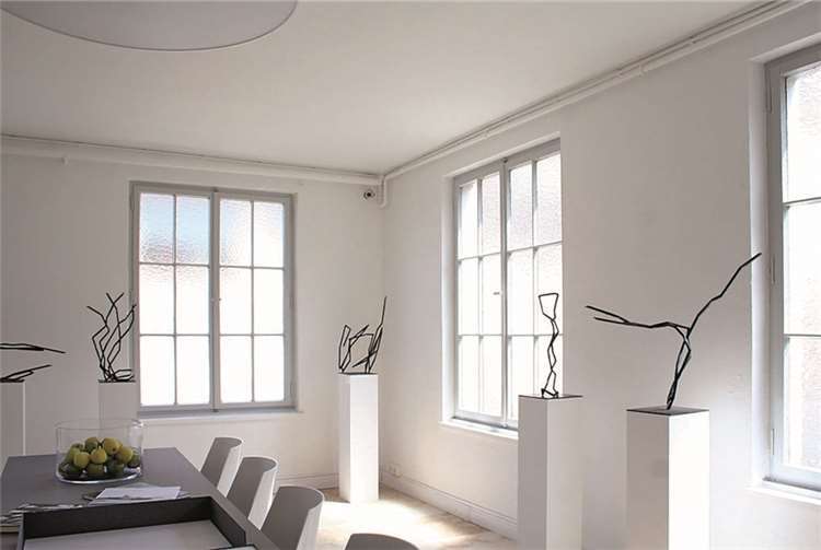 Der Ausstellungs- und Besprechungsraum. HG