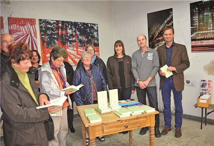 Der Autor Ulrich Meyer-Doerpinghaus (r.) verstand es hervorragend, seinen Zuhörern die Faszination und Schönheit des Rheintals von damals und heute vor Augen zu führen. RÜ