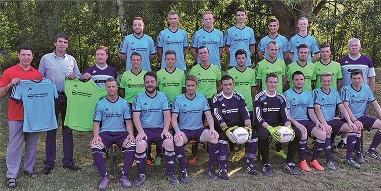 Der B-Klassen-Aufsteiger ESV Kreuzberg wird künftig in gewohntem Blau bei Heimspielen und in grünen Trikots bei Auswärtsspielen auflaufen.privat
