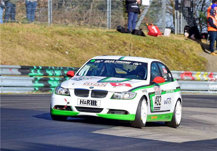 Der BMW von den Lokalmatadoren Carsten Knechtges (Mayen) und Marcel Manheller (Döttingen) im Renngeschehen.