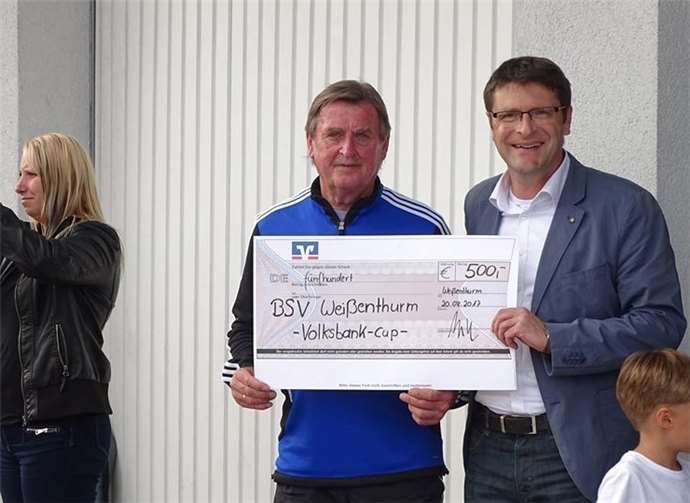 Der BSV Weißenthurm erhielt eine Spende der Volksbank RheinAhrEifel.