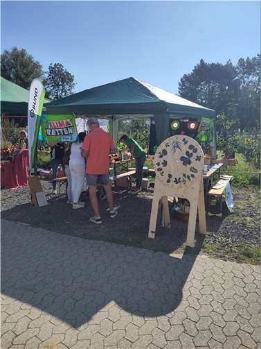 Der BUNDte Infostand beim Tischlertag & Apfelwochen in Gelsdorf. Foto: Stefani Jürries