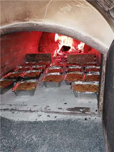 Der Backes kam bei der Vielzahl an bestellten Portionen an seine Kapazitätsgrenze. Foto: privat