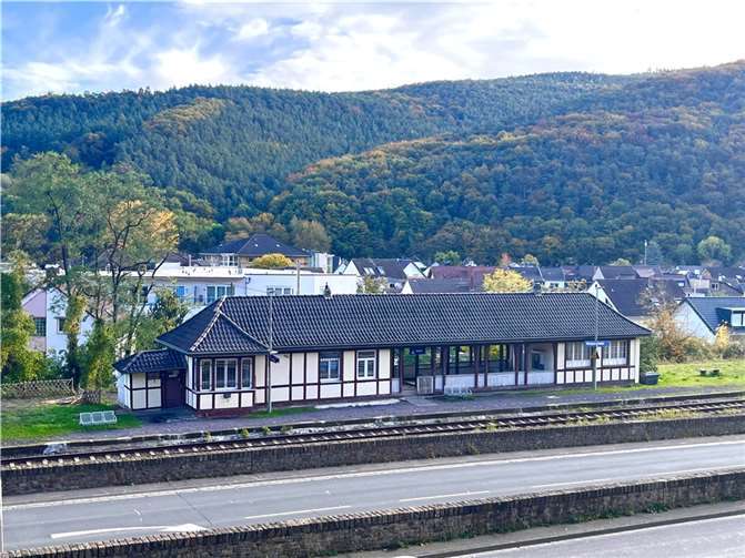 Der Bahnhof Walporzheim kurz vor Betriebsaufgabe des Stellwerks.