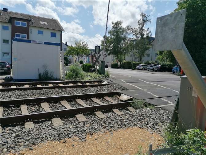 Der Bahnübergang Weinbergstraße mit Blickrichtung Ahr.  Foto: privat