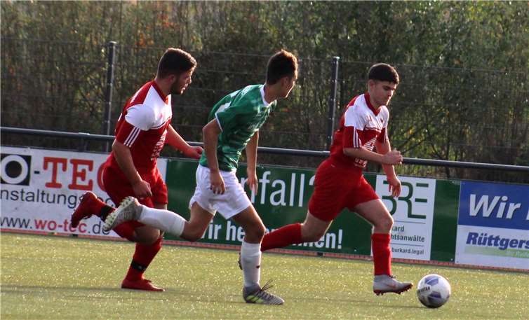 Der Ball war nach der ersten Halbzeit mehr an den Füßen der Merler.