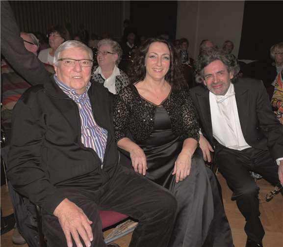 Der Bariton Herbert Kranz (l.) stand bereitsvor 25 Jahren mit Gerd Winzer )r.) auf der Bühne.