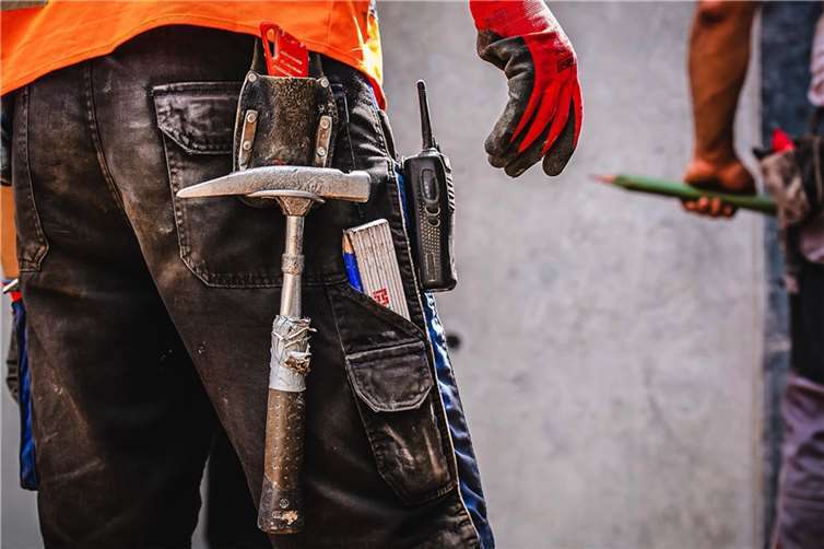 Der Bau bleibt krisenfest und wird zusätzliche Manpower brauchen.Quelle: IG BAU