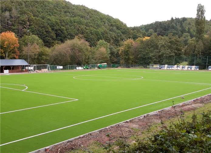 Der Bau des neuen Kunstrasenplatzes steht kurz vor seinem Abschluss.Foto: privat