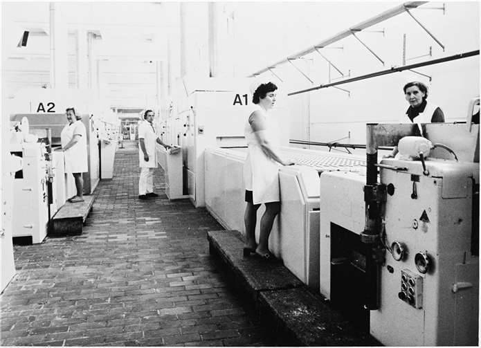 Der Bau einer neuen Fabrik in Polch ermöglichte ab der Eröffnung 1969 die Herstellung von Ganzjahressortimenten.Quelle: Griesson - de Beukelaer GmbH & Co. KG