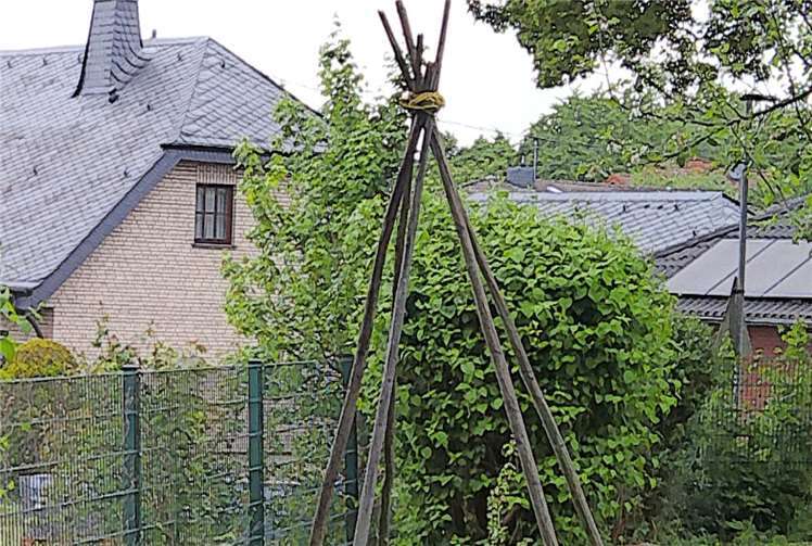 Der Bau eines Tipis begeistert aktuell die Gruppen. Foto: privat