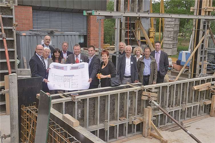 Der Bau- und der Zeitplan stehen und werden eingehalten: Baustellenbesichtigung an der Levana-Schule. Kreisverwaltung Ahrweiler