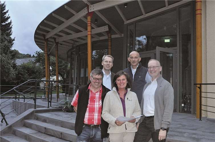 Der Bauherrenausschuss freut sich auf die Einweihung. AB