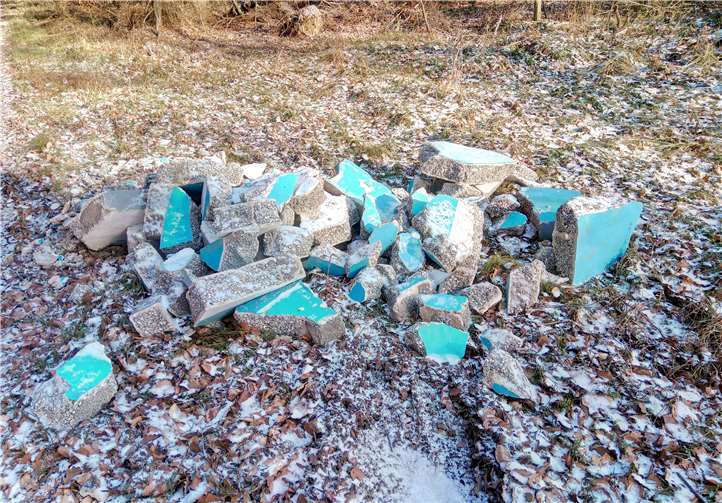 Der Bauschutt ist auffällig gefärbt.Foto: Stadt Rheinbach