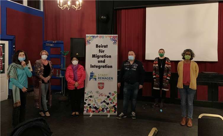Der Beirat für Migration und Integration der Stadt Remagen präsentiert das neue Roll up. Foto: privat