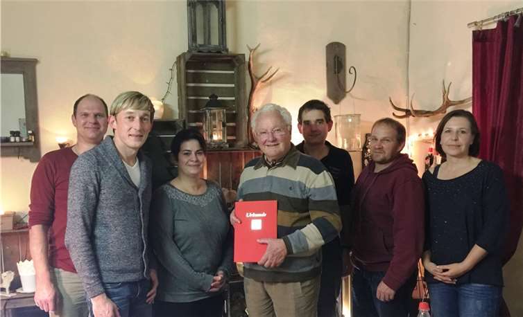 Der Beller Genosse Karl Schneider wurde für sein langjähriges Engagement geehrt. privat